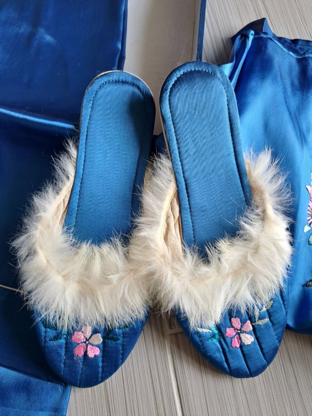 1940s Vintage Japanese Silk Pajama Set Embroidery Slippers Box Blue Collectible - Picture 3 of 11